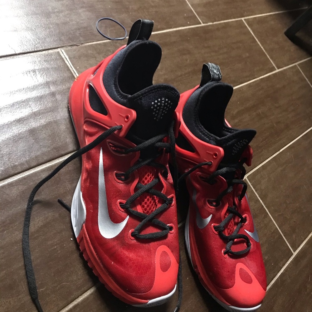 Nike shoes 👟🔴 - Picture 3 of 8